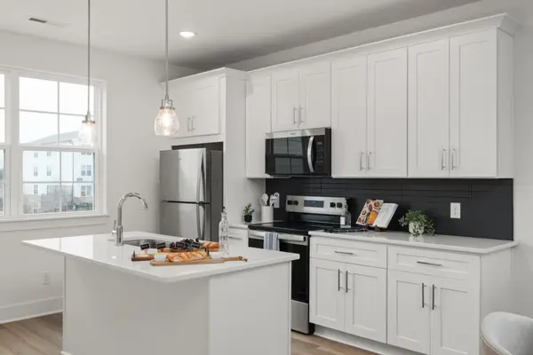 700 N Dupont Ave #102, Madison, TN 37115