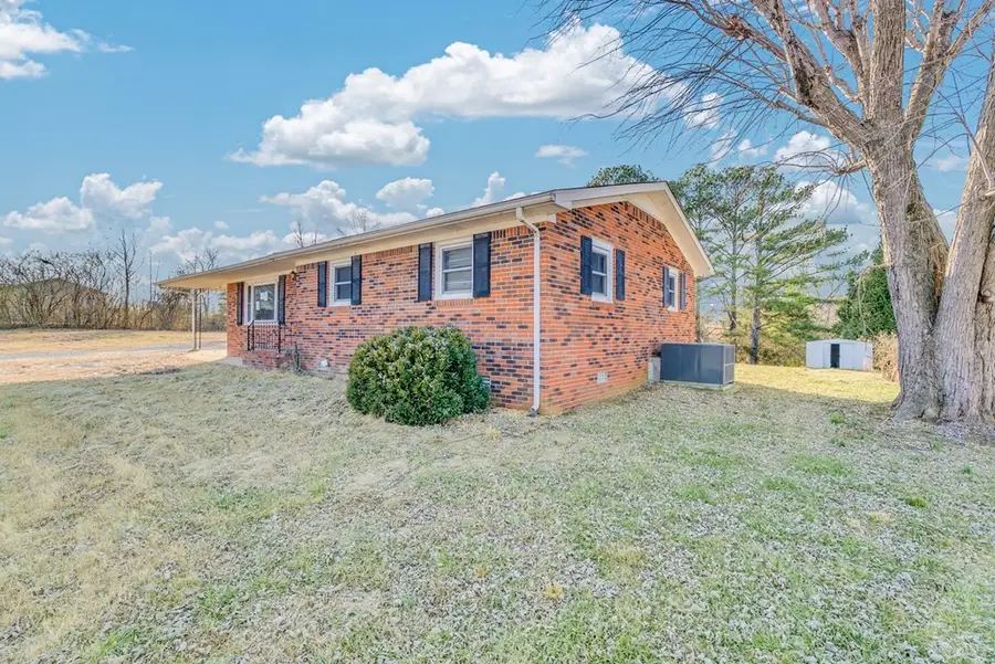 304 Lucille St, Sparta, TN 38583 - #2