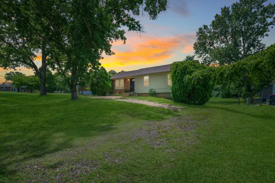 102 Winston Ct, Clarksville, TN 37042 - #2