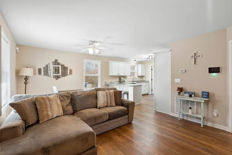 402 S Mulberry St, Dickson, TN 37055 - #2