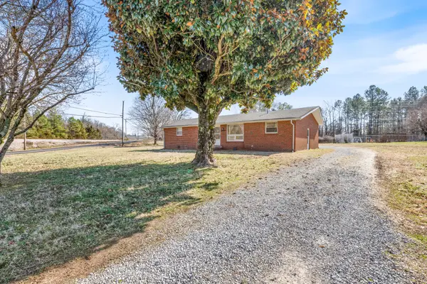 1156 Chestnut Dr, Burns, TN 37029