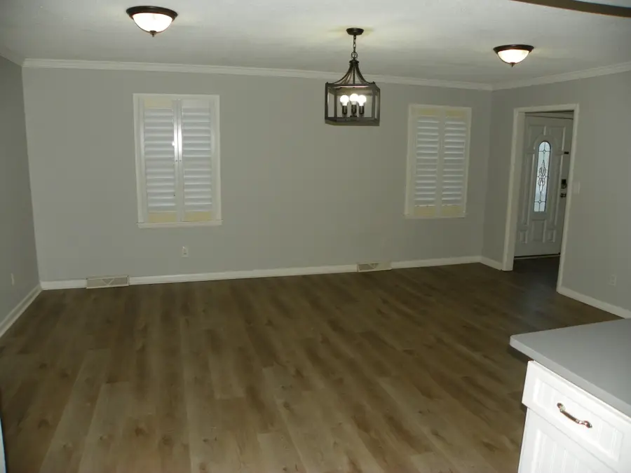 136 S Arrowhead Dr, McMinnville, TN 37110 - #3