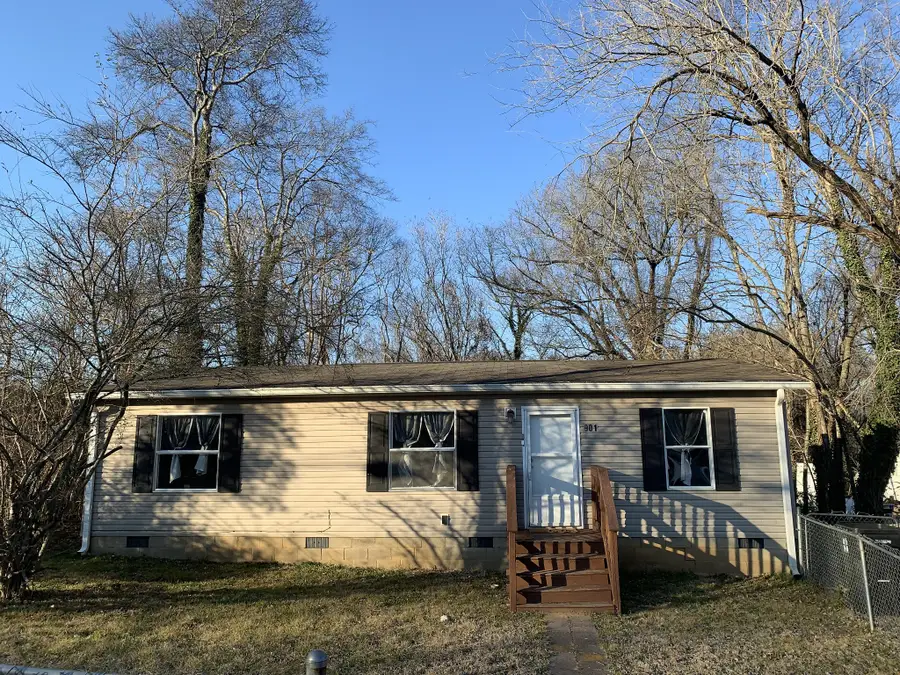 901 E 9th St, Columbia, TN 38401 - #3