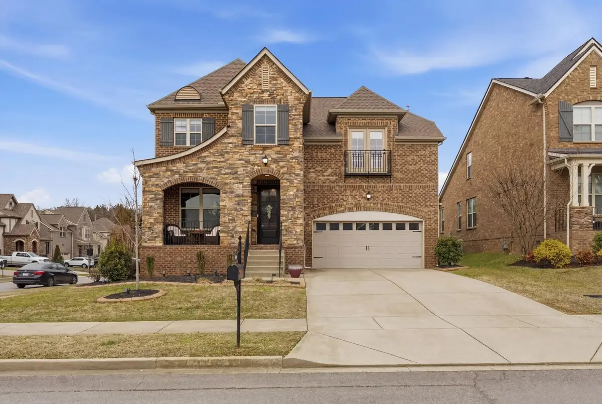 688 Fall Creek Cir, Goodlettsville, TN 37072 - #1