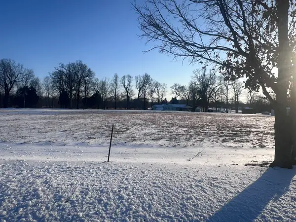 2 Lake Morris Rd, Hopkinsville, KY 42240