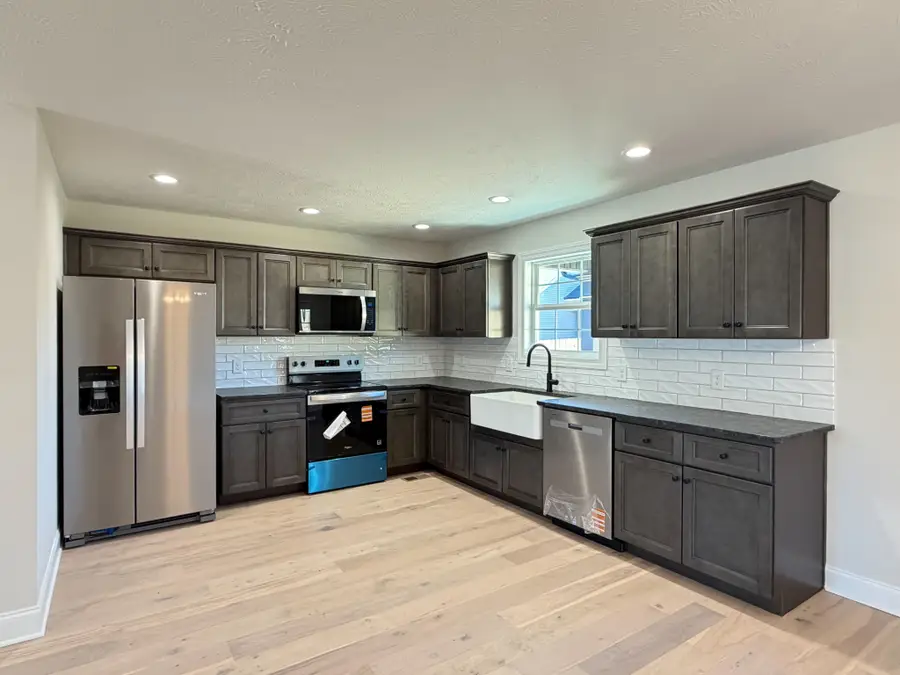 607 Shadow Dr, Shelbyville, TN 37160 - #3