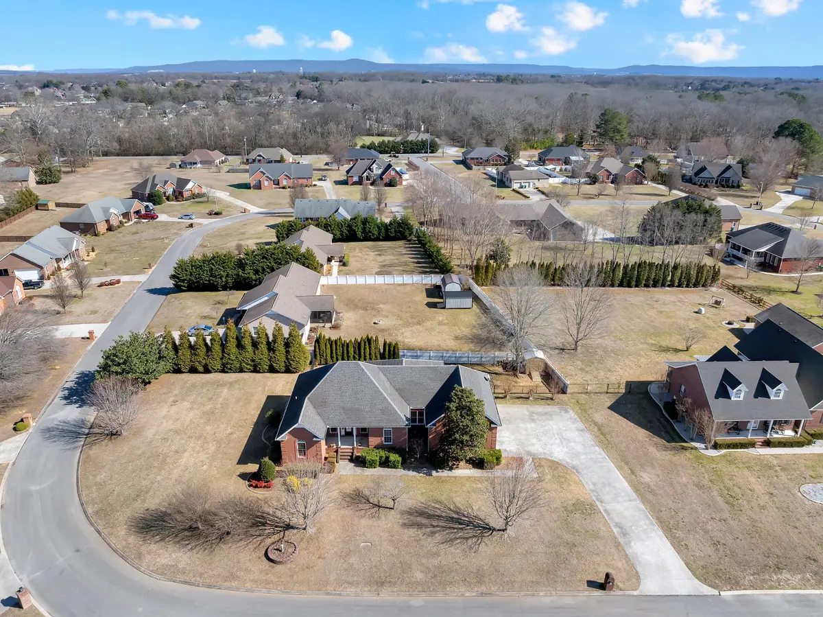 225 Crimson Dr, Winchester, TN 37398 - #1