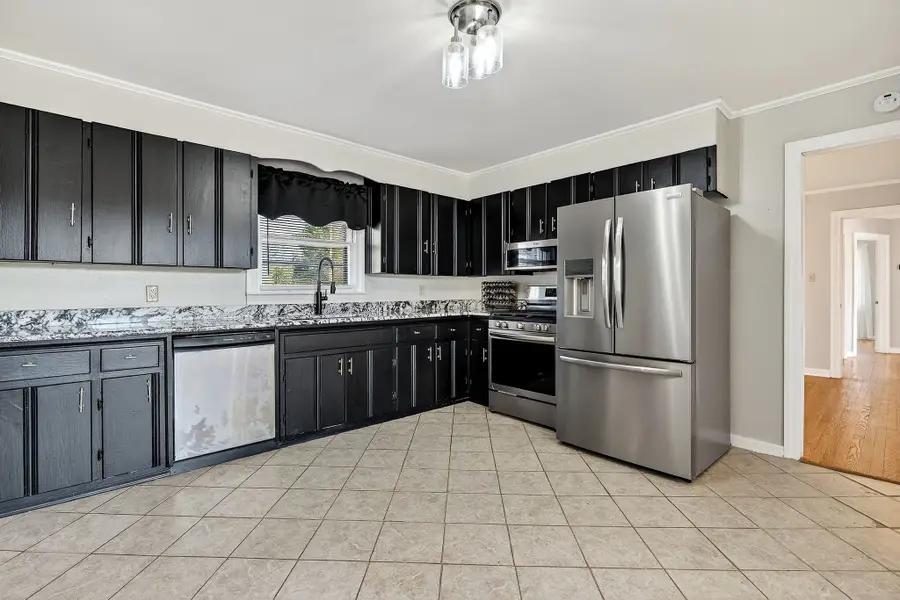 111 Roosevelt Rd, McMinnville, TN 37110 - #3