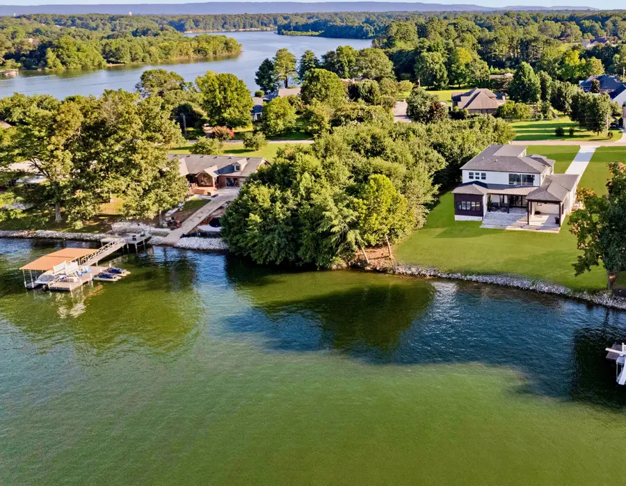 613 Waters Edge Dr, Estill Springs, TN 37330 - #2