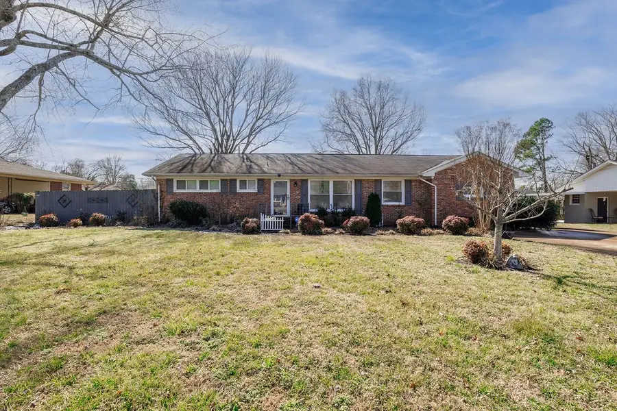 219 Admiral Cir, Lawrenceburg, TN 38464 - #2