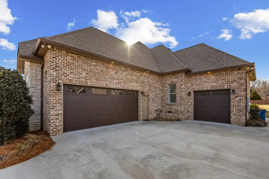 652 Hunters Landing Dr, Manchester, TN 37355 - #3