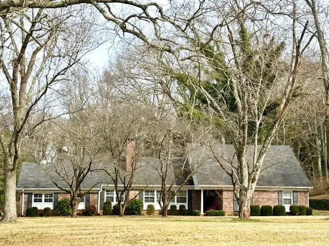 905 S Jefferson St, Winchester, TN 37398 - #1