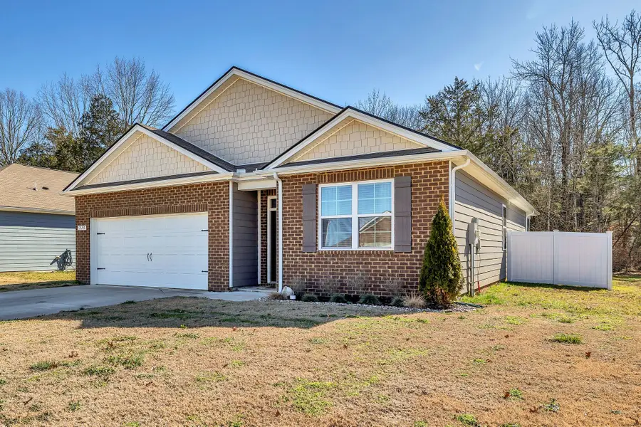 215 Addison Ave, Chapel Hill, TN 37034 - #2