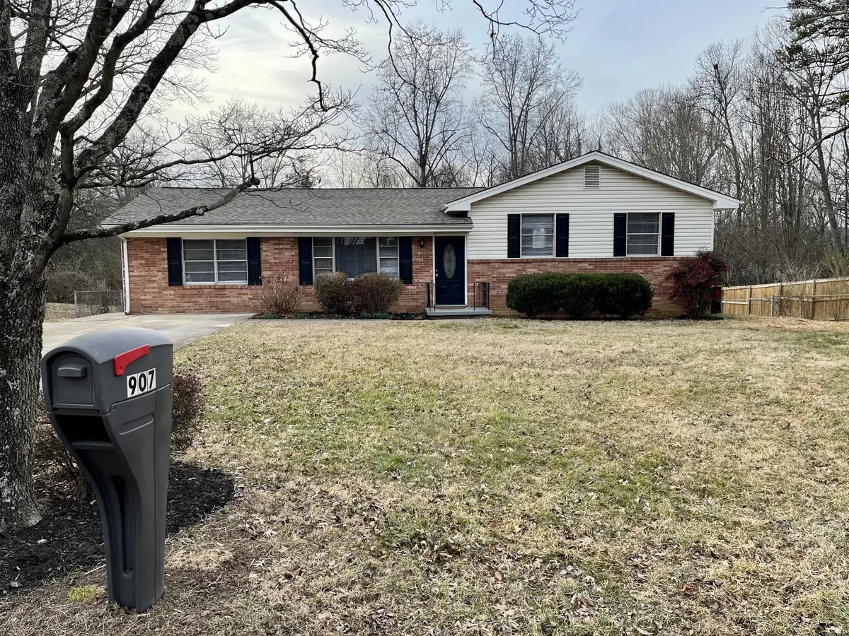 907 W Forest Blvd, Knoxville, TN 37909 - #1