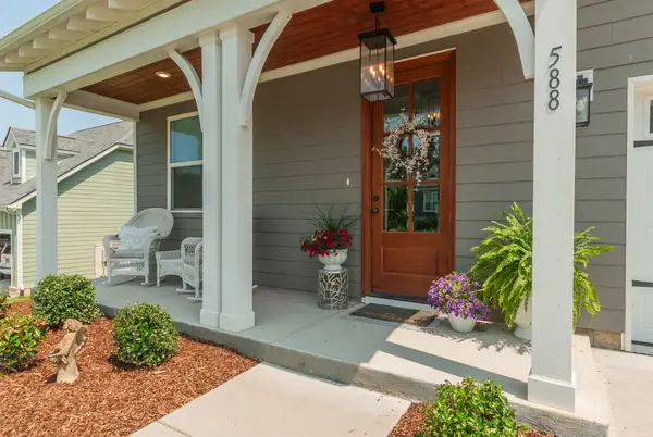 588 Davis Valley Dr, Columbia, TN 38401