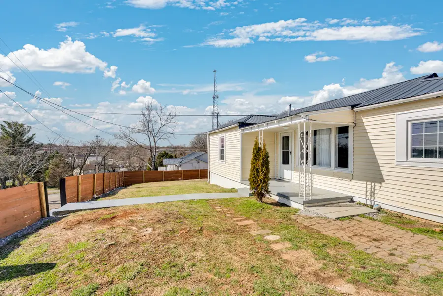220 Bonner St, McMinnville, TN 37110 - #3