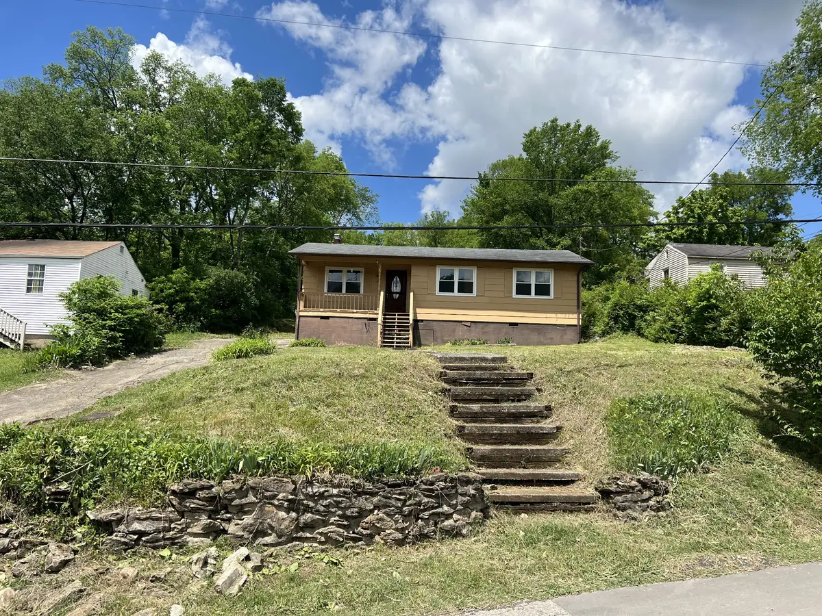 2405 Lloyd Ave, Nashville, TN 37218 - #1