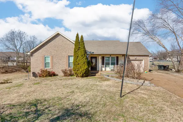3018 West Dr, Greenbrier, TN 37073