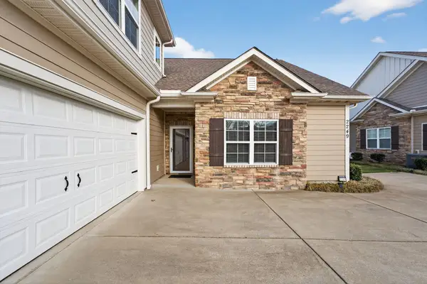 2249 Stonecenter Ln, Murfreesboro, TN 37128