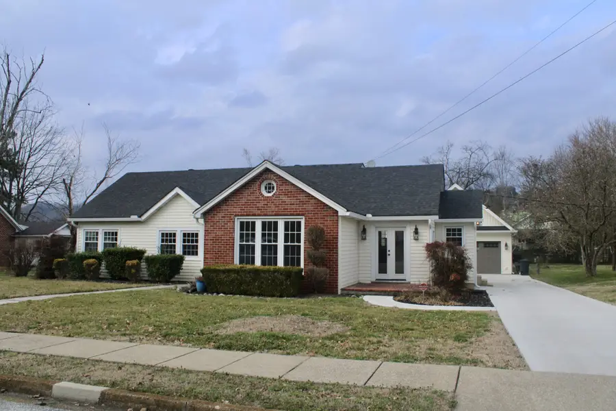 225 Jackson Ave, Carthage, TN 37030 - #2