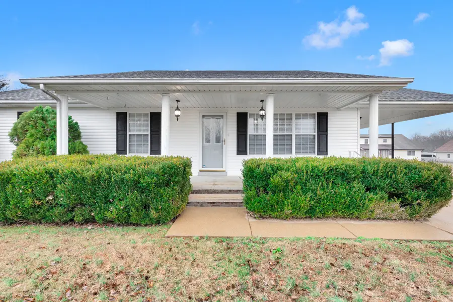 685 Edgefield Dr, Hohenwald, TN 38462 - #2