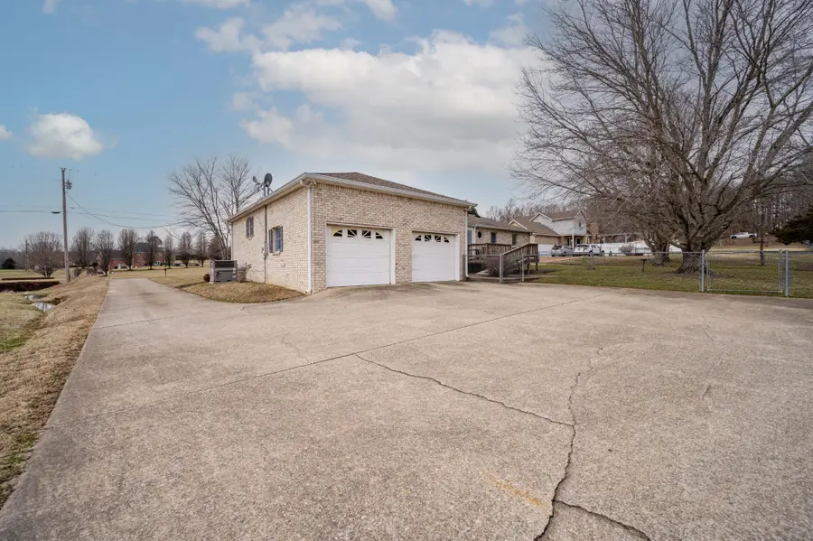 205 Meadowlark Ct, Dickson, TN 37055 - #2