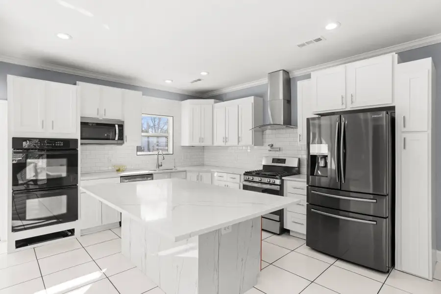 239 E Bledsoe St, Gallatin, TN 37066 - #3