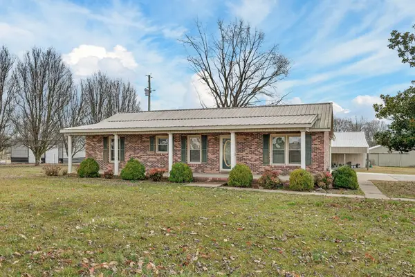 679 Howell Hill Rd, Flintville, TN 37335