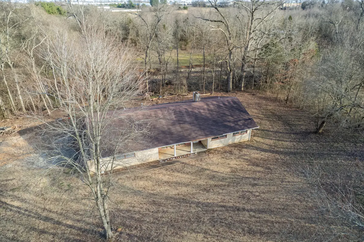 301 Sanford Ln, Lawrenceburg, TN 38464 - #1