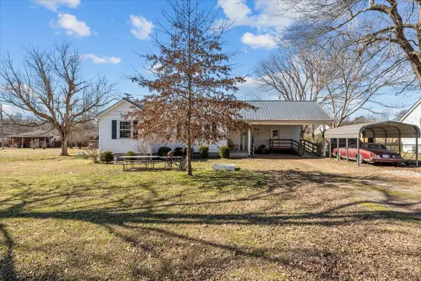 102 Sutton Ave, Waverly, TN 37185