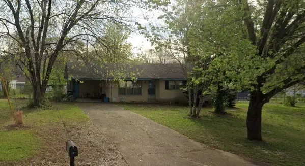 310 Mcdonald Dr, Huntingdon, TN 38344