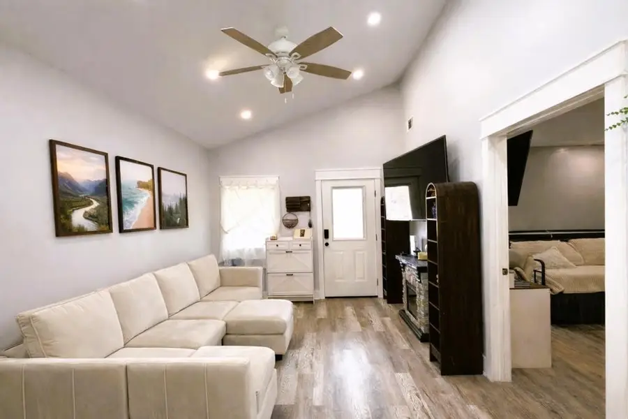 817 Oakland Park Dr, Livingston, TN 38570 - #3