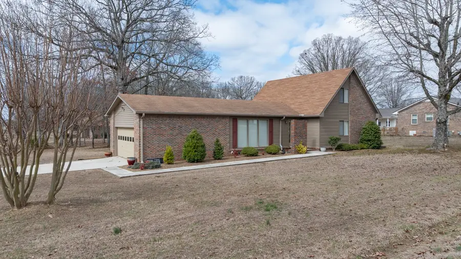 1002 N Beech Dr, Fayetteville, TN 37334 - #2
