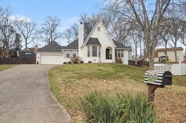 910 Spanish Oak Cir, La Vergne, TN 37086