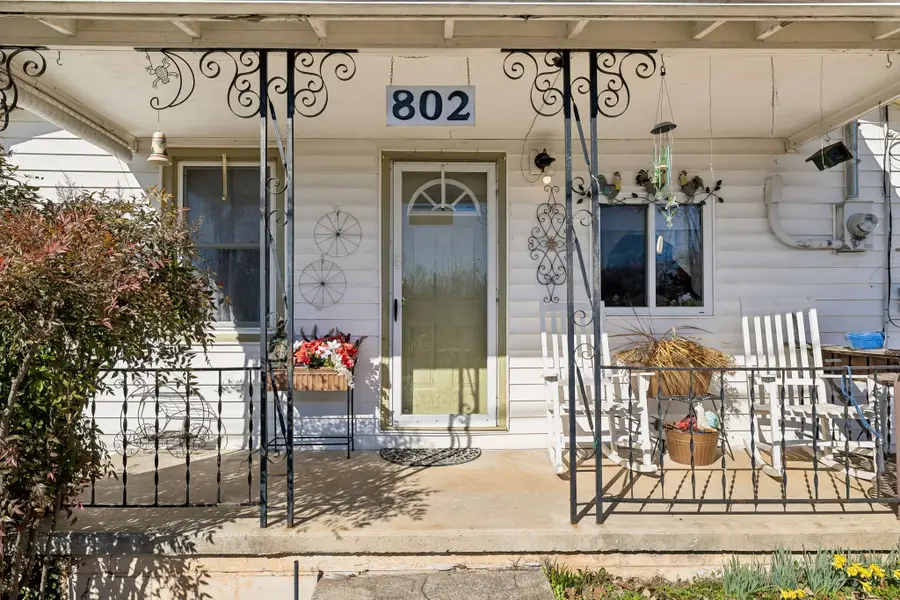 802 Water St, Livingston, TN 38570 - #2