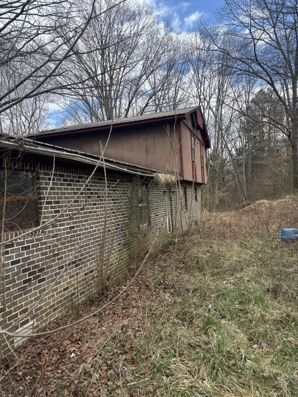 131 Lake Rd, Manchester, TN 37355