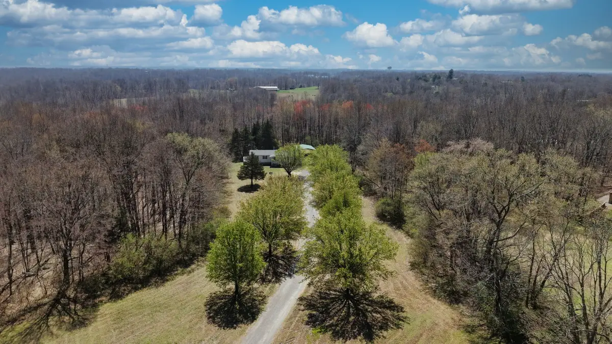 664 Old Dry Hollow Rd, Vanleer, TN 37181 - #1