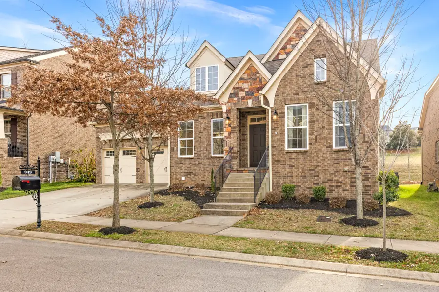 949 Ryecroft Ln, Franklin, TN 37064 - #2