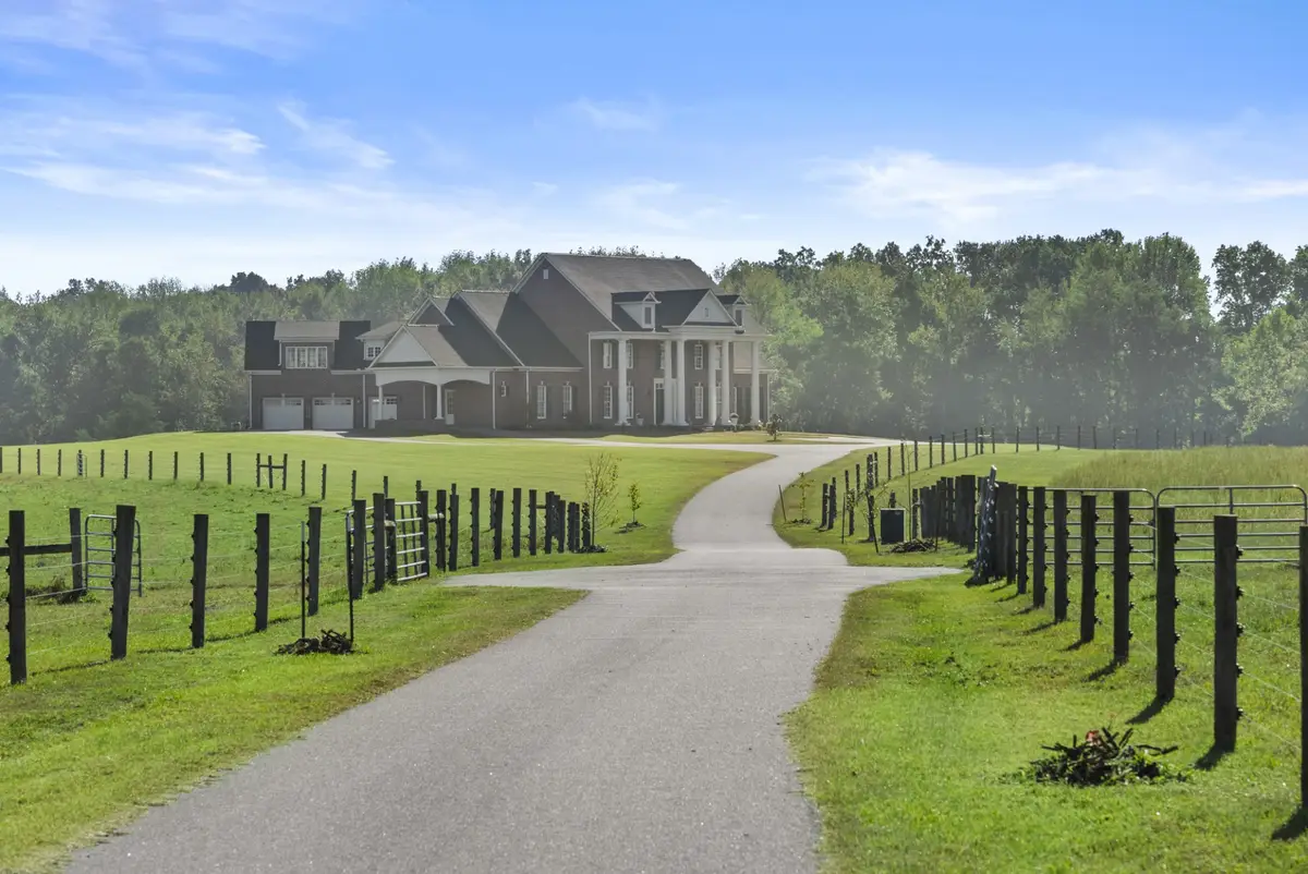 555 Williams Rd, Clarksville, TN 37043 - #1