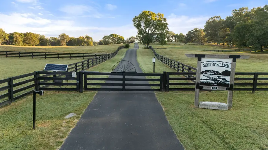 1421 Lawrence Ln, Springfield, TN 37172 - #2