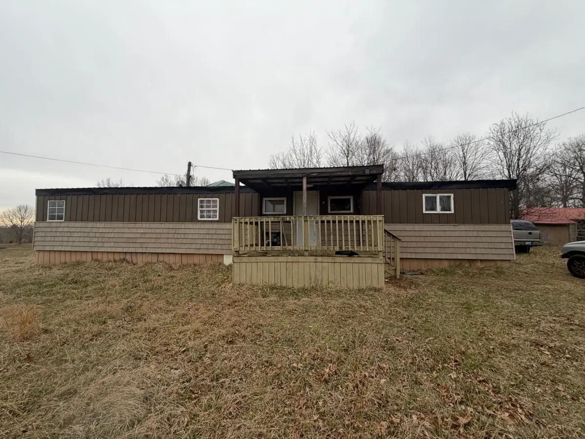 180 Lake Dr, Vine Grove, KY 40175 - #1