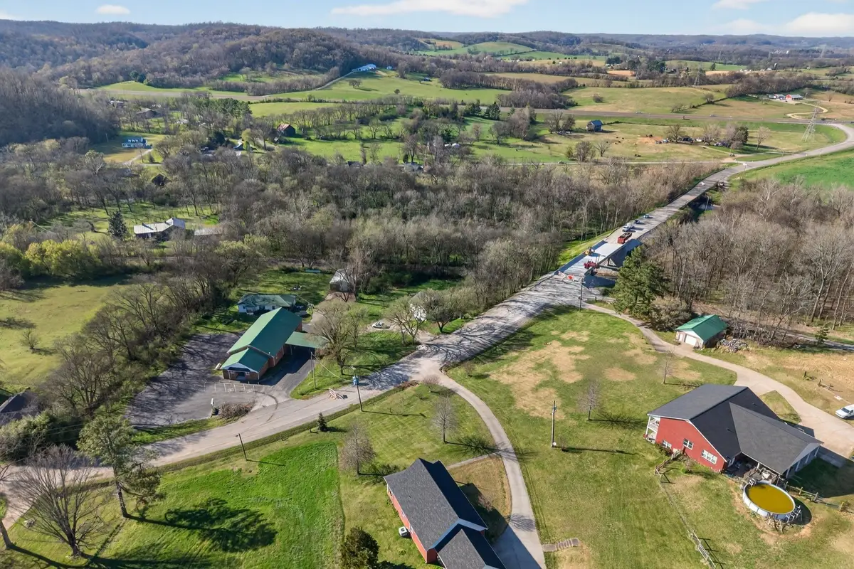 8294 Lawrenceburg Hwy, Mount Pleasant, TN 38474 - #1