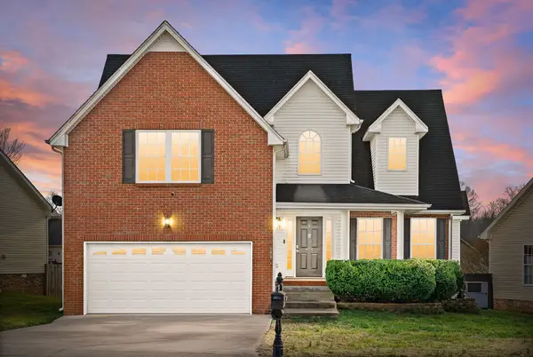 688 Foxfield Dr, Clarksville, TN 37042