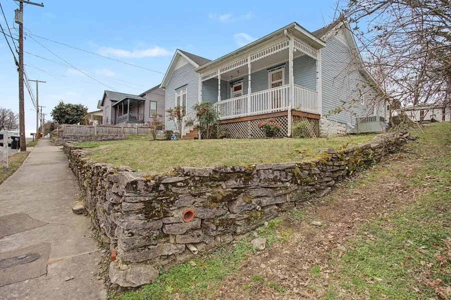 407 W 12th St, Columbia, TN 38401 - #3