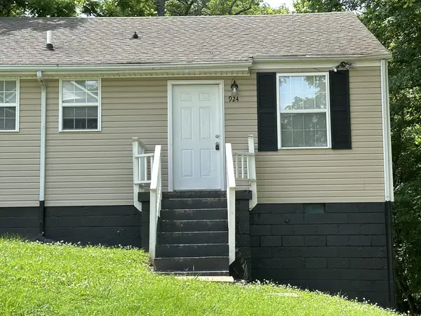 924 Woody Hills Dr, Clarksville, TN 37040