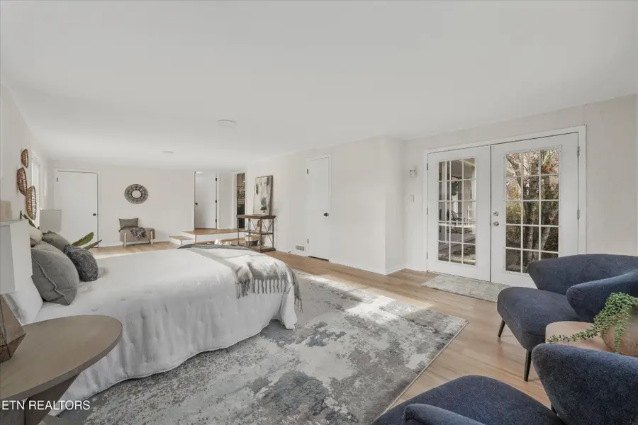 5817 Stoneleigh Rd, Knoxville, TN 37912 - #3