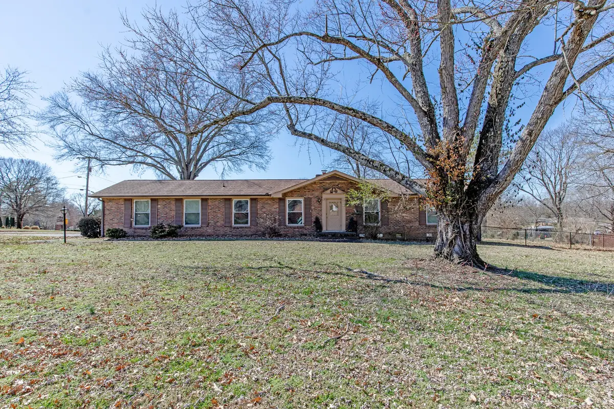 158 Indian Lake Rd, Hendersonville, TN 37075 - #1