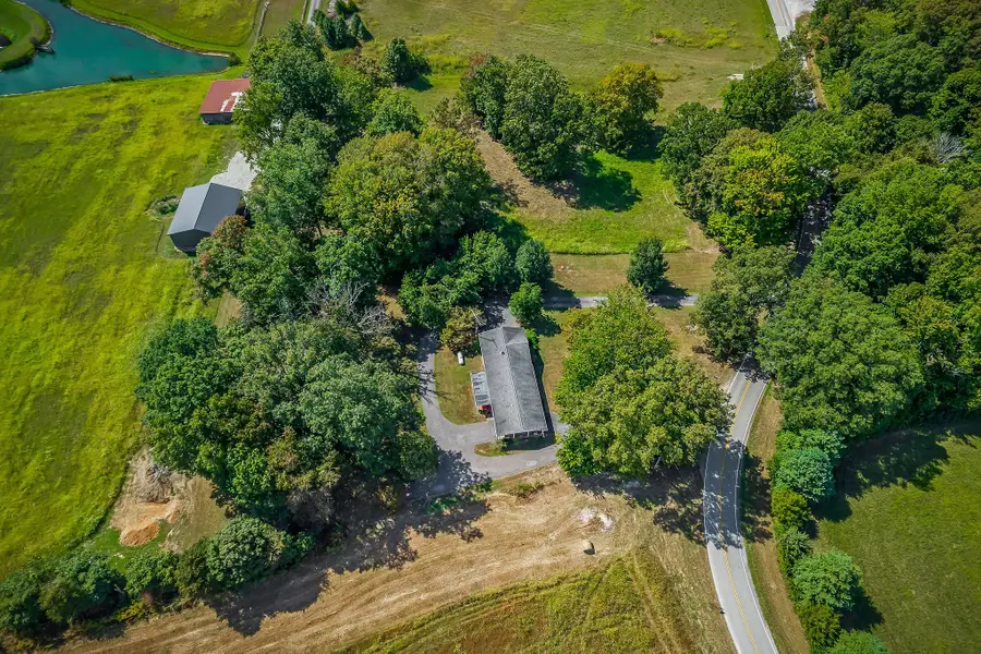 5036 Pendergrass Rd, Byrdstown, TN 38549 - #3