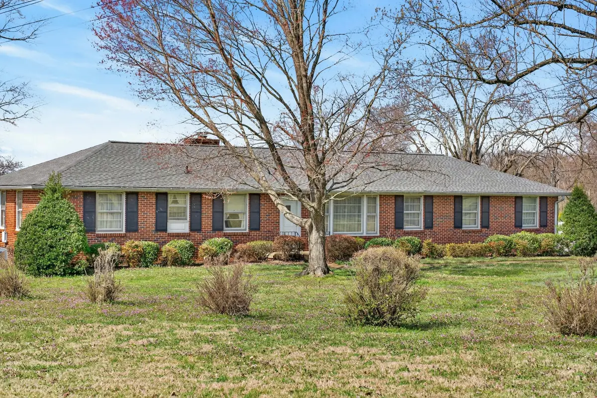 126 Lake Terrace Dr, Hendersonville, TN 37075 - #1