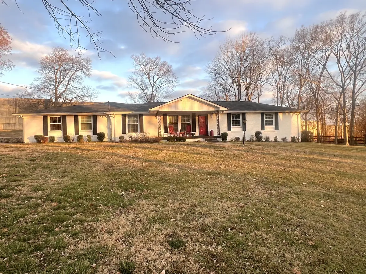 301 Green Acres Dr, Goodlettsville, TN 37072 - #1